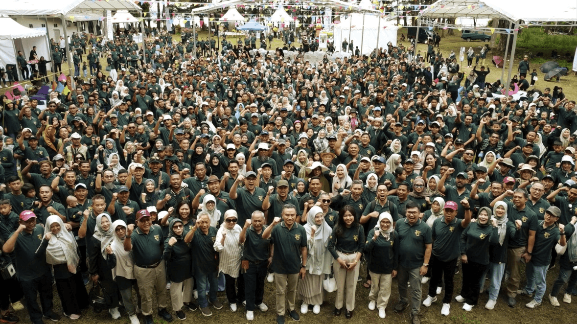Employees collaborating in operations